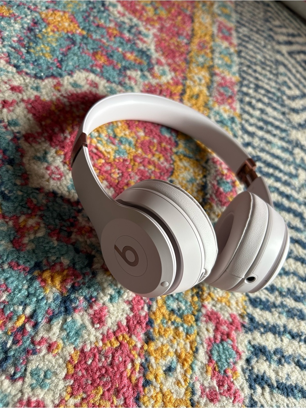 Beats Solo 4 - Wireless On-Ear Bluetooth Headphones